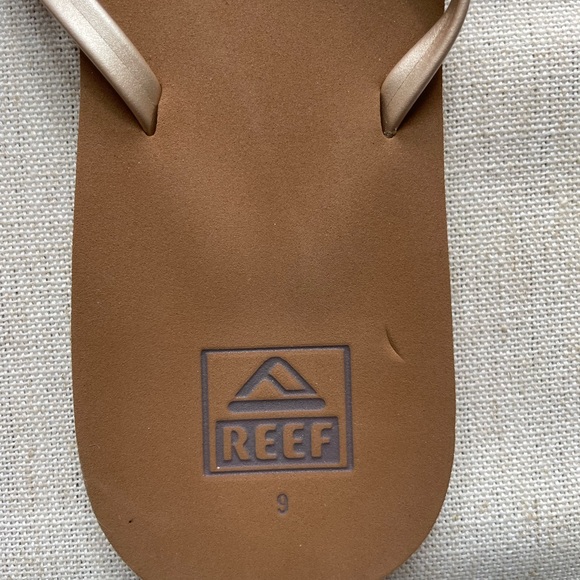 Reef Tan Sandals Minimalist Design Casual Wear - Picture 4 of 5